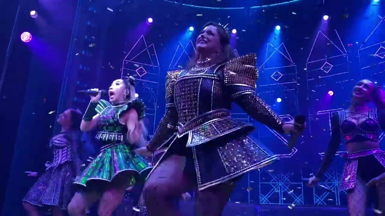 The Mega SIX - front row - SIX The Musical - London 26th October 2023