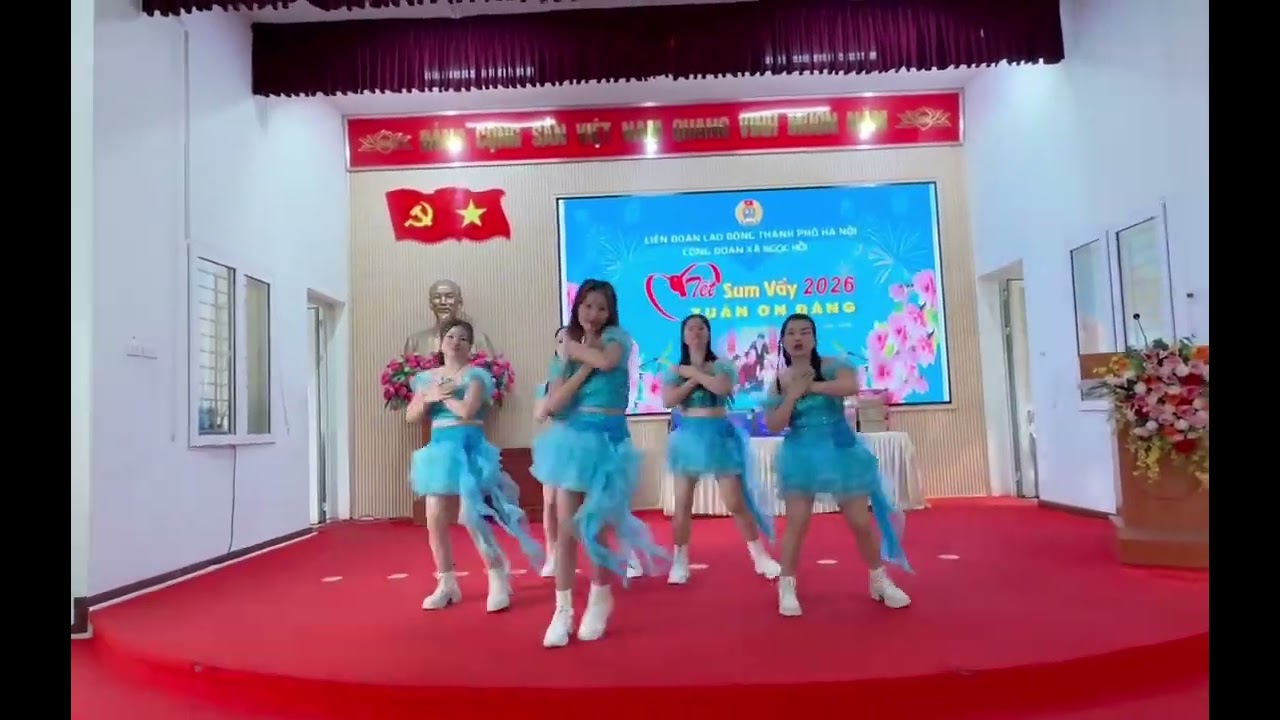 Làm văn nghệ nó hót