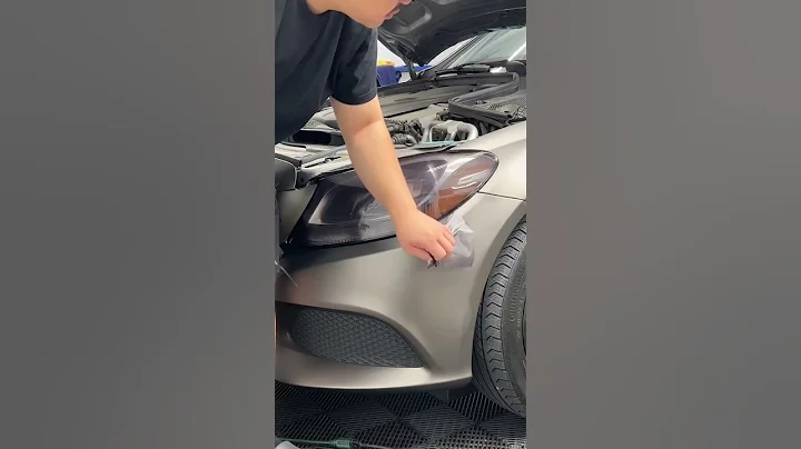 Headlight tint in “light smoke” by LUXE light wrap!