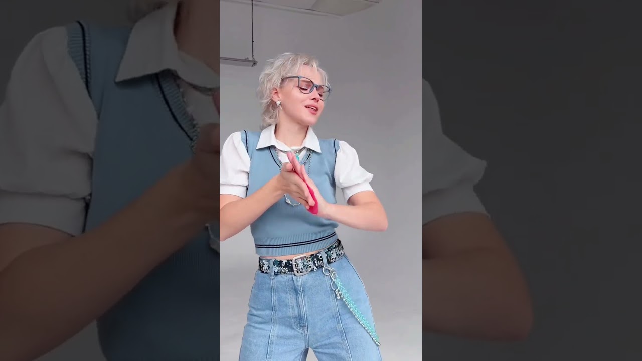 You can see from my face how much I love this song 🌚🌚🌚 (but it suits the character too well)