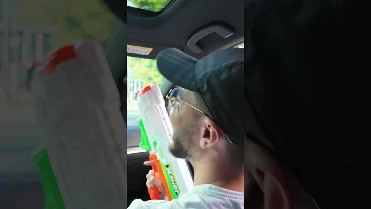 Fietser Nat SPUITEN Met WATERPISTOOL Shorts