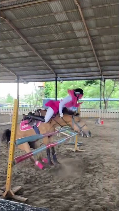 Ria Ricis Jatuh saat naik kuda sakit nya bukan maen 😭 #shorts
