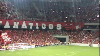 Quando uma torcida respeita o hino nacional. Os Fanáticos,faz a festa no caldeirao e fora.