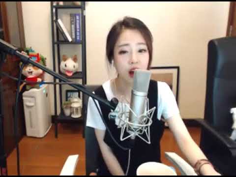 【馮提莫 Fengtimo】《寫不完溫柔》我心在顫抖，你一直是最溫柔【歌詞 Lyrics】【高音質】【動態MV】【Artists Singing】.mp4