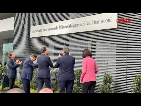 Video L'aeroporto di Malpensa intitolato a Berlusconi, svelata la targa