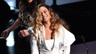 Beyoncé accepts NAACP'S Entertainer of the Year Award at NAACP Image Awards