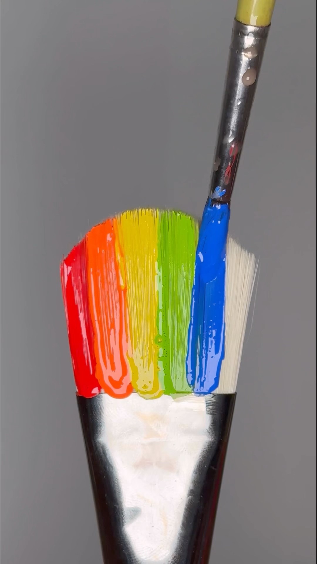 Let’s Paint a Mirror with Rainbow Colors Using a Big Brush! ? #artistomg