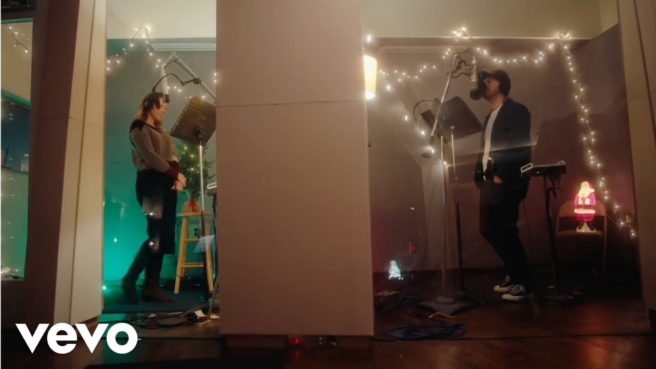 Watch Colbie Caillat, Gavin DeGraw - Let It Snow on YouTube Watch Colbie Caillat, Gavin DeGraw - Let It Snow on YouTube