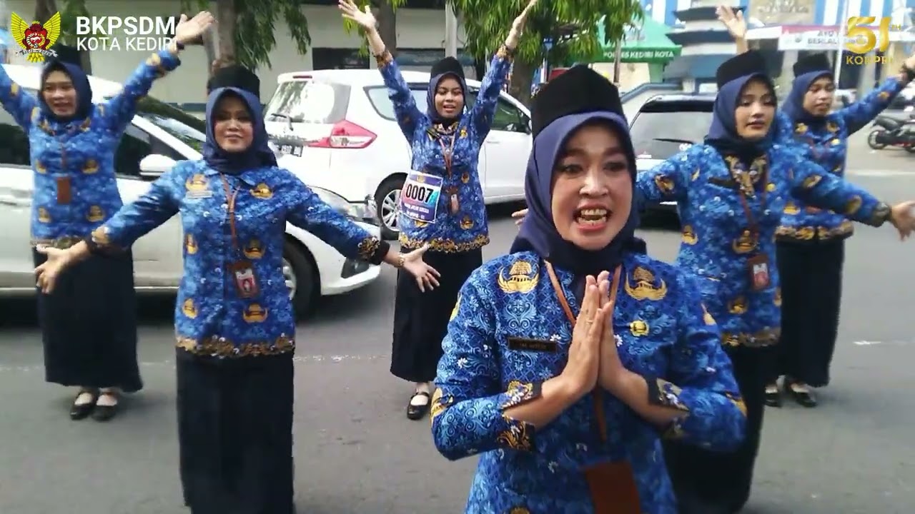 Gerak Jalan Kreasi Korpri  kota kediri