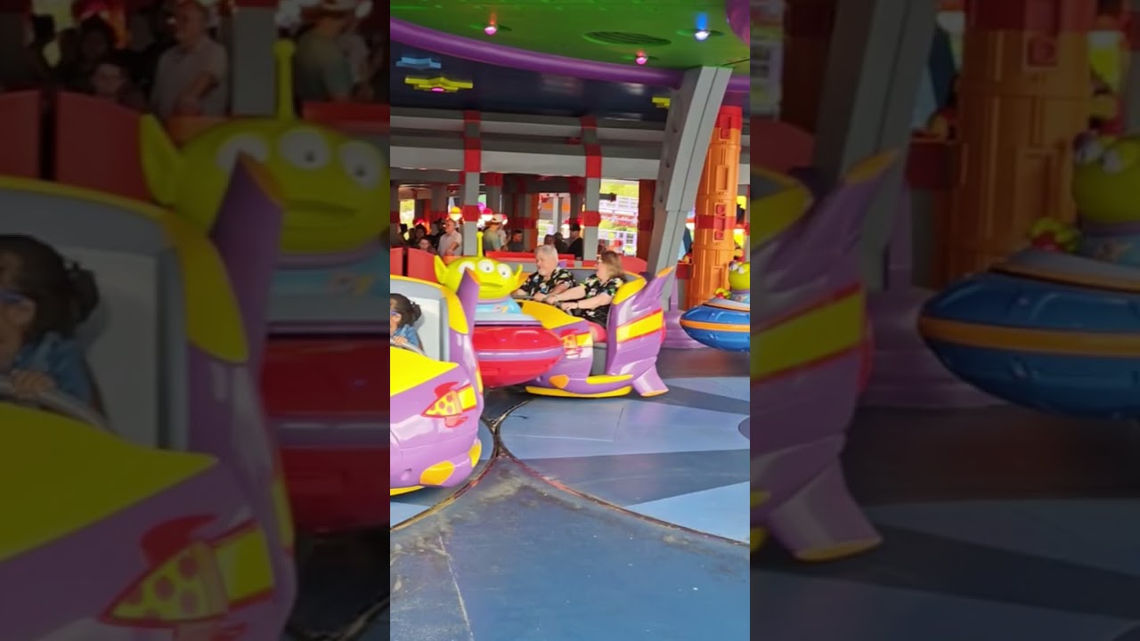 Travelling to the animal kingdom and amusement park ( USA Houston )