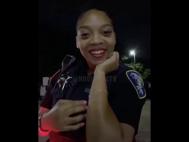 Παρακολούθηση How female police really wanna act when They see a dude driving a foreign (WOW) 😂 στο YouTube Παρακολούθηση How female police really wanna act when They see a dude driving a foreign (WOW) 😂 στο YouTube