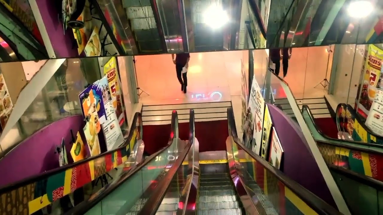 ini eskalator pertama di Indonesia, Sarinah mall