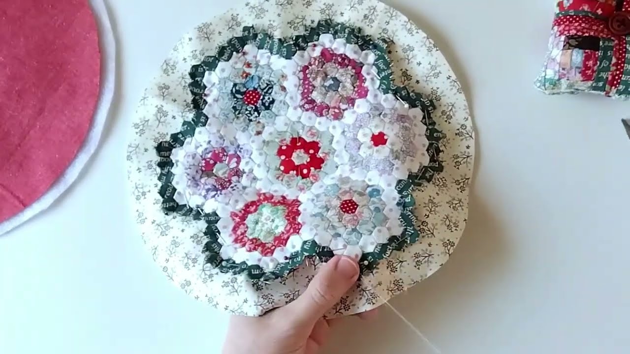 ミニチュアパッチワーク＊１辺５ミリの小さなヘキサゴン「おばあちゃんの花園」＊六角方眼プレゼント付き MiniatureQuiltTutorial Grandmother's Flower Garden