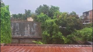 Download lagu PEMANDANGAN DARI LANTAI 2 KOS  SAAT HUJAN