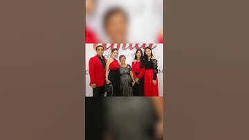 Vợ MC Quyền Linh ra đường là bà chủ, về nhà vẫn q:uỳ gối tháo dép, phủi chân cho mẹ chồng