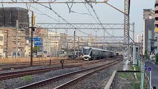 E261系RS1編成跨線橋ストレート通過