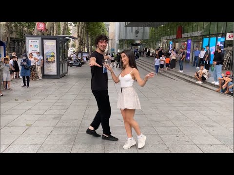 Девочки Танцуют Классно На Улице Руставели Тбилиси Лезгинка 2022 Малика Чеченская Песня ALISHKA