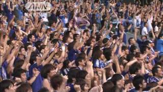 【W杯】日本決勝T進出決定　サポーターら涙の絶叫（10/06/25）