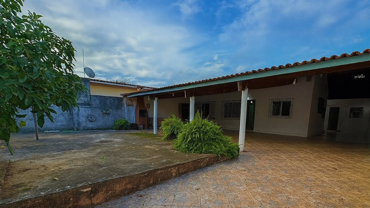 CASA EM MEGA OFERTA DO LADO DO CENTRO DA PRAIA DE PERUIBE IMPERDIVEL!!!!!!!!!!