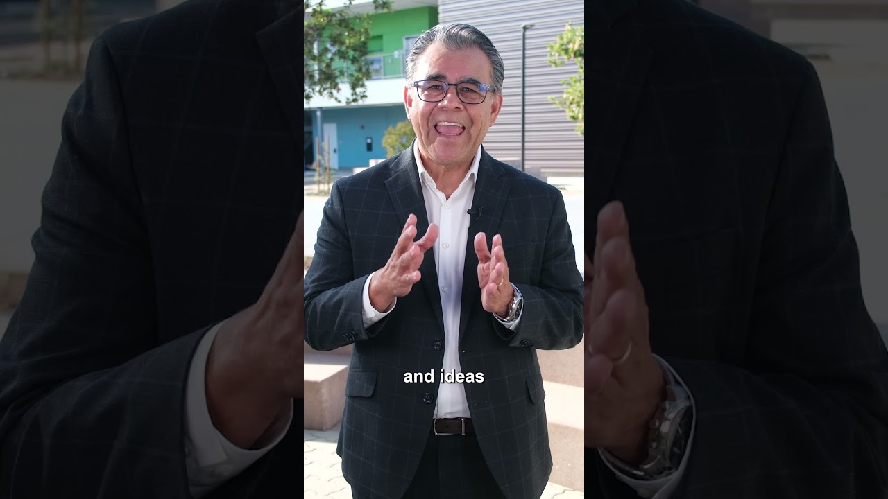 Ставя интересы студентов на первое место и решая финансовые проблемы.