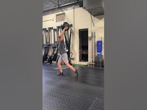 Wall Ball Overhead Lunge - YouTube