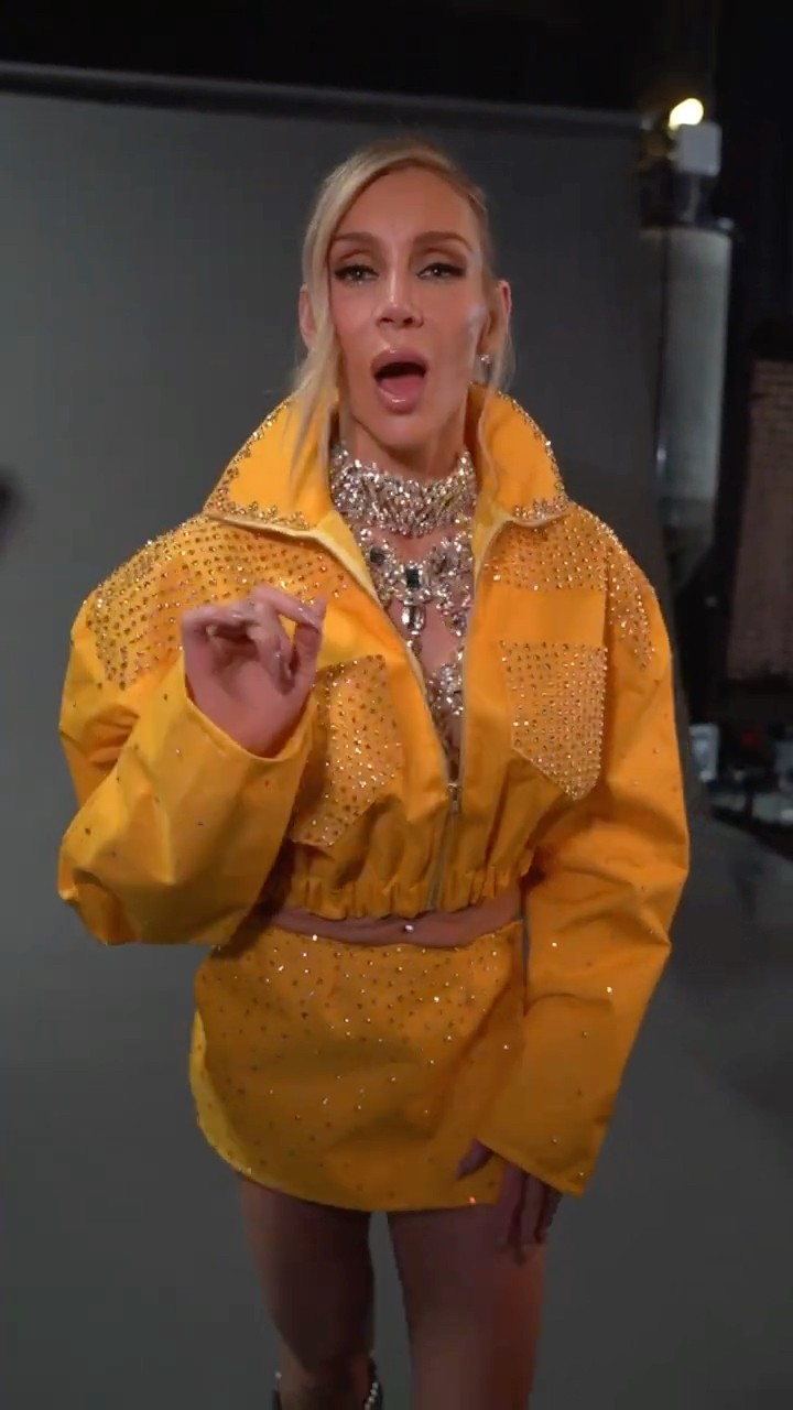 The Queen is back and she's gonna do whatever The Queen wants to do! Woo! ??