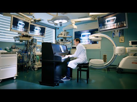 Mit dem Klavier über das Klinikgelände: Operationssaal | Uniklinik Freiburg