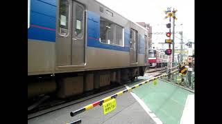 【京急】新1000形1073編成+600形(未更新車) 日中12両快特 / 京成3050形 緑色エアポート快特 旧アクセス色(水色帯)［映像で蘇るシリーズ］