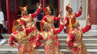 Download lagu Morena Heboh Tari Piring Morena Heboh Tari Piring