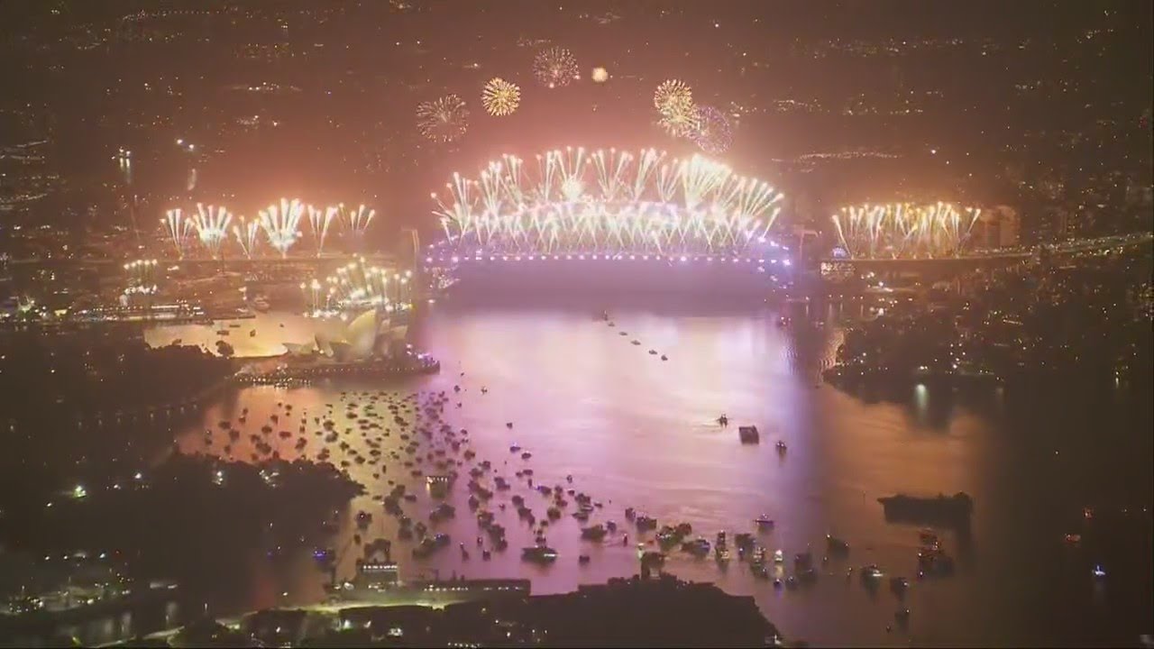 New Year's Eve: celebrations around the world as 2023 begins  live