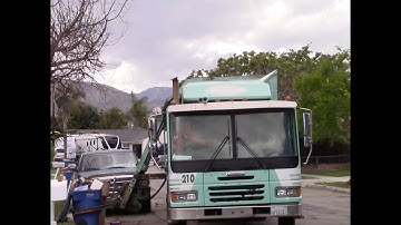 Overloaded Recycling Bin #automobile #garbagetruck #trashtruck #trucking #garbage #trash #shorts