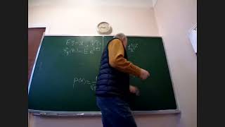 Dorogovtsev A. A. Gaussian random vectors and their characterizations. Examples.