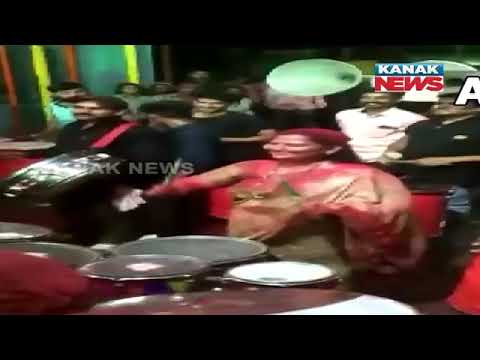 Wife Of Maharashtra CM Eknath Shinde, Lata Shinde, Beat A Drum To Welcome Him In Thane