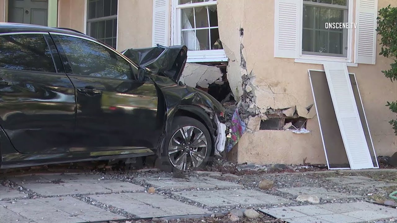 San Diego: DUI Driver Crashes Into House - YouTube