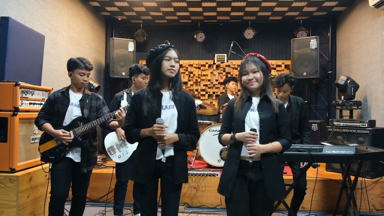 SMPN 9 Semarang - Bendera (Cokelat Band Cover)