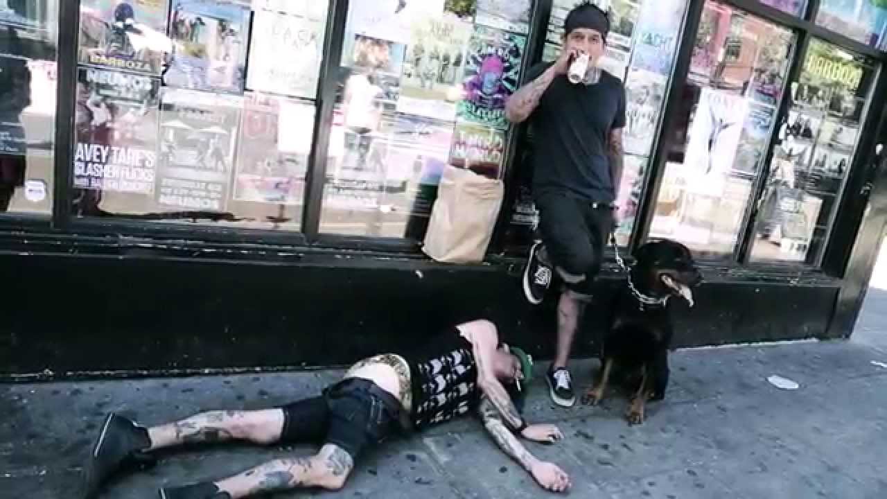 Deadkill - "Shakes" (Official Video) auf YouTube ansehen Deadkill - "Shakes" (Official Video) auf YouTube ansehen
