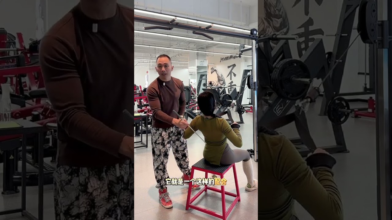 Seated rowing for upper back training is a must-learn for beginners