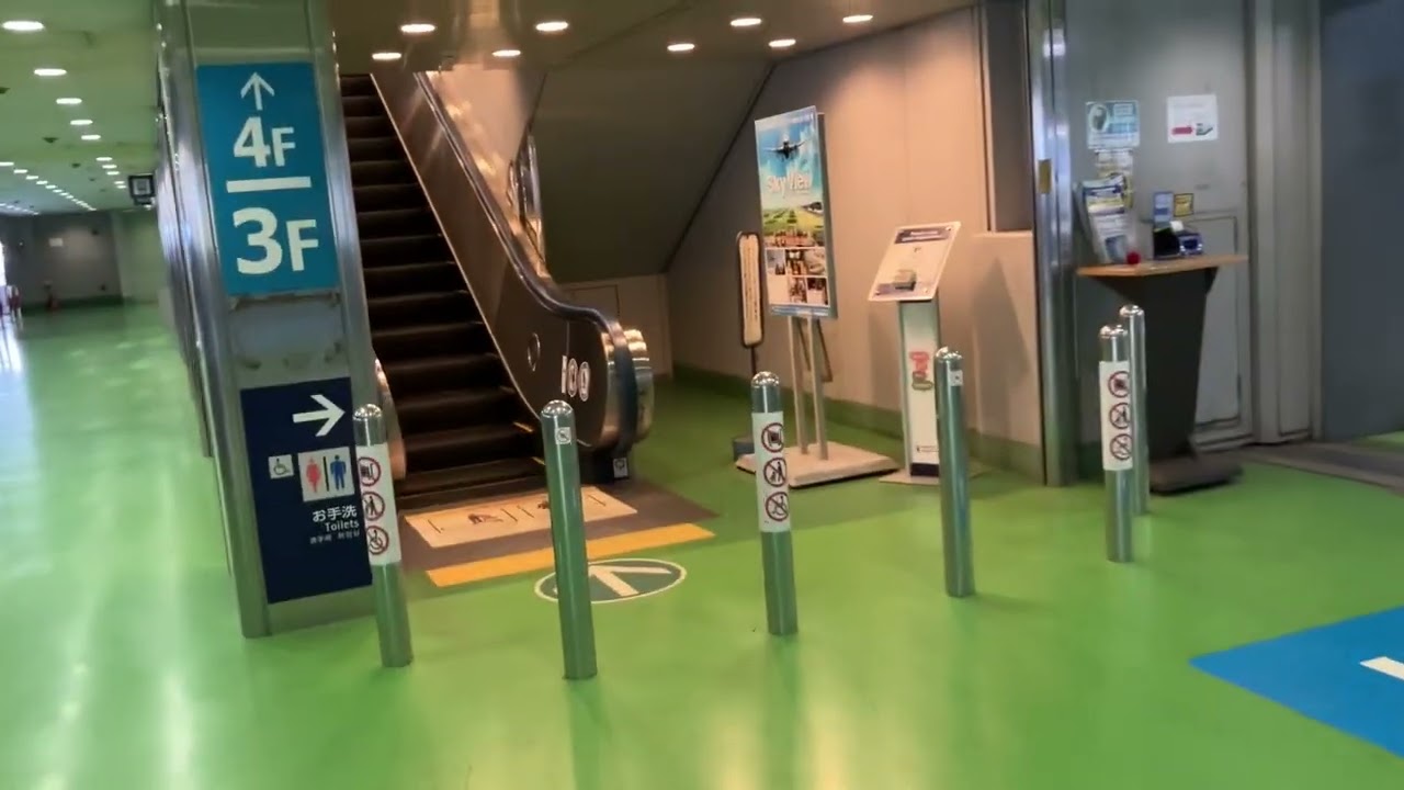 【フジテック　東芝】2X エスカレーター　関西空港駐車場 2X escalator Kansai Airport Parking Osaka Japan