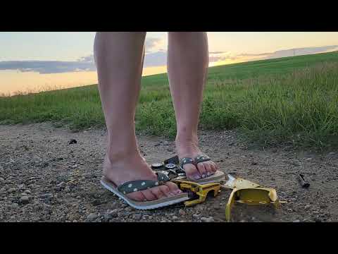 1:18 scale model car crush in flip flop part 2 #asmrcrush #asmrsounds #modelcarcrush