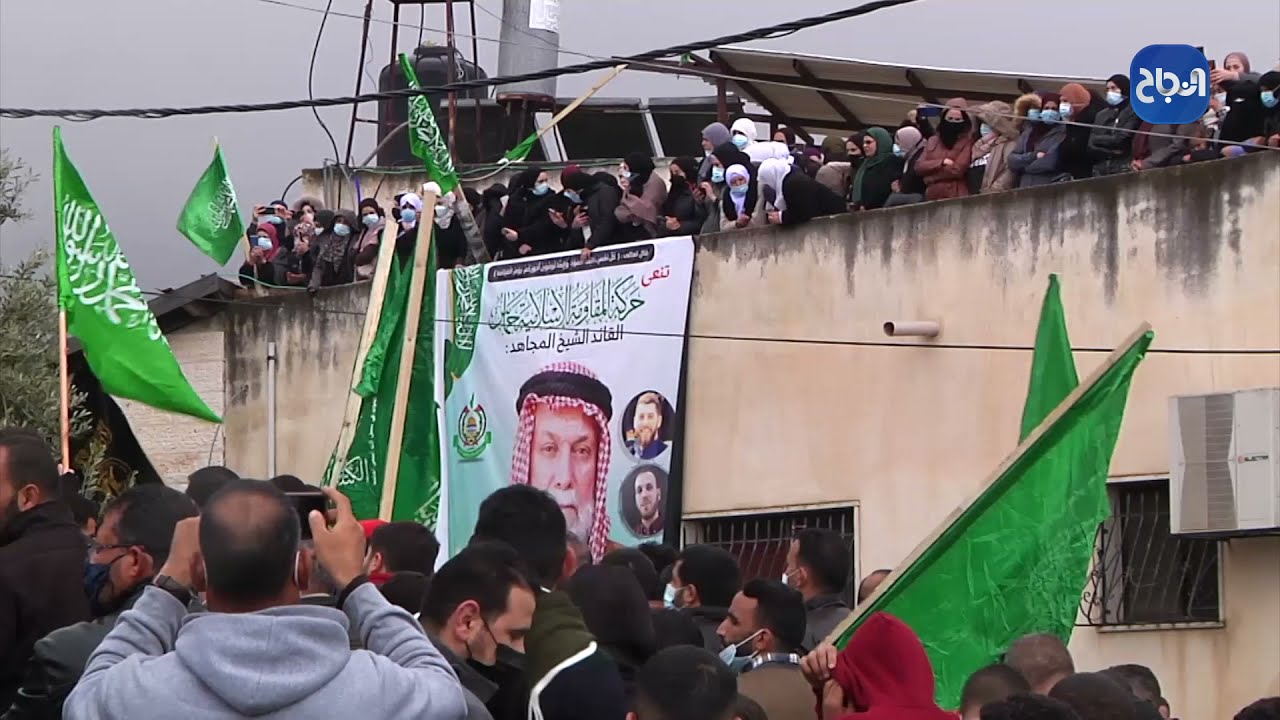 رام الله - الآلاف يشاركون في تشييع جثمان القائد الوطني عمر البرغوثي 