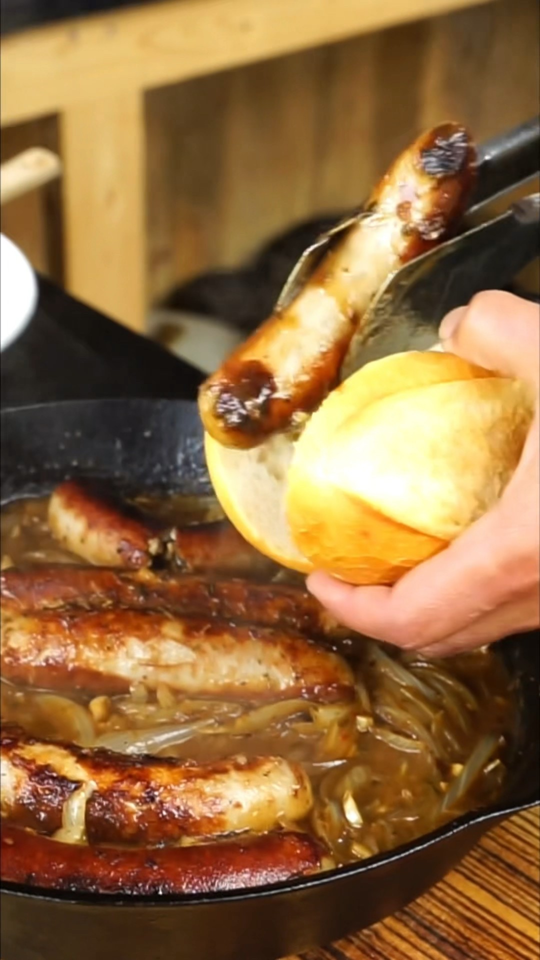 Bratwürstchen mit Bier-Zwiebeln #rezepte #grillen - YouTube