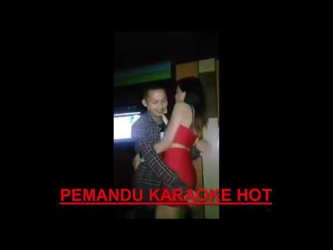 TAMU NYA NAFSU BANGET, PEMANDU KARAOKE HOT DI DORONG SAMPE POJOK TEMBOK