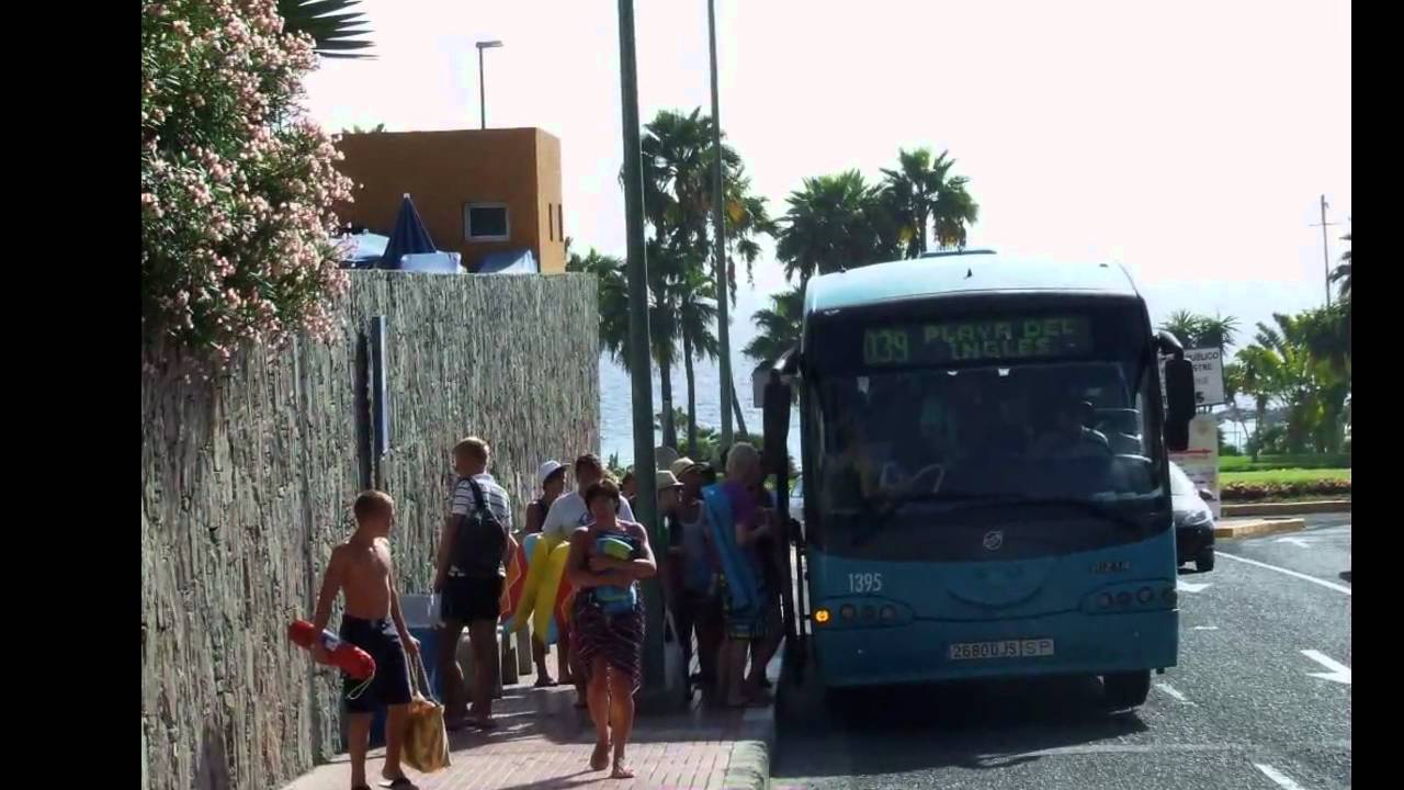 Guagua de  GLOBAL(Salcai-Utinsa) a su paso por la Playa de AMADORES .