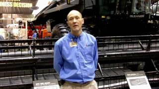 Gleaner 9250 DynaFlex Flex Draper Header at NFMS (AE50 Winner) (SPANISH)