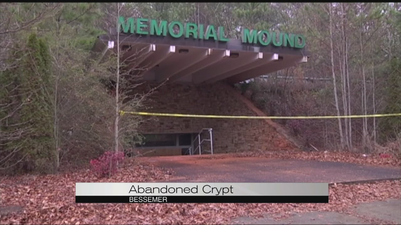 ⁣Bloggers find bones nad decay inside abandoned Memorial Mound