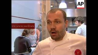 Chef shows cookery class how to serve up foie gras screenshot 2