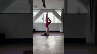 If we’re honest music yoga flow ❤️ #Yoga #Flow #Sequence #Headstand