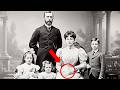 1890 Family Portrait Discovered — And Historians Recoil When They Enlarge the Mother’s Hand