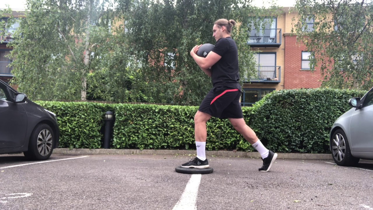 D Ball split squat with rotation - YouTube