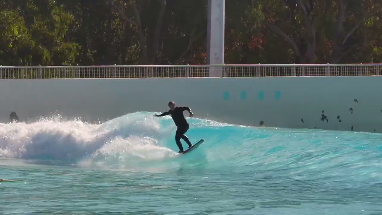 URBNSURF Sydney Progressive Turns left